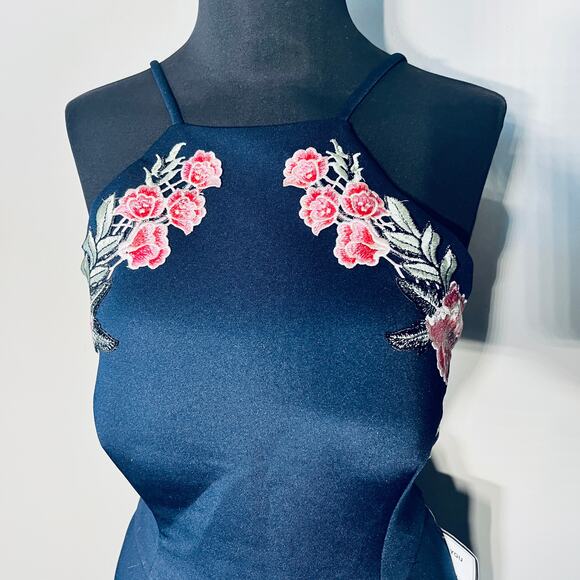 B. Darlin Dress Navy Floral Embroidered Halter Knit Fit & Flare NWT $59 13/14 - Picture 2 of 7